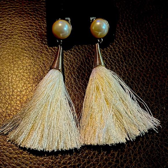 TASSEL EARRINGS | CREAM + PEARL - Picture 1 of 4
